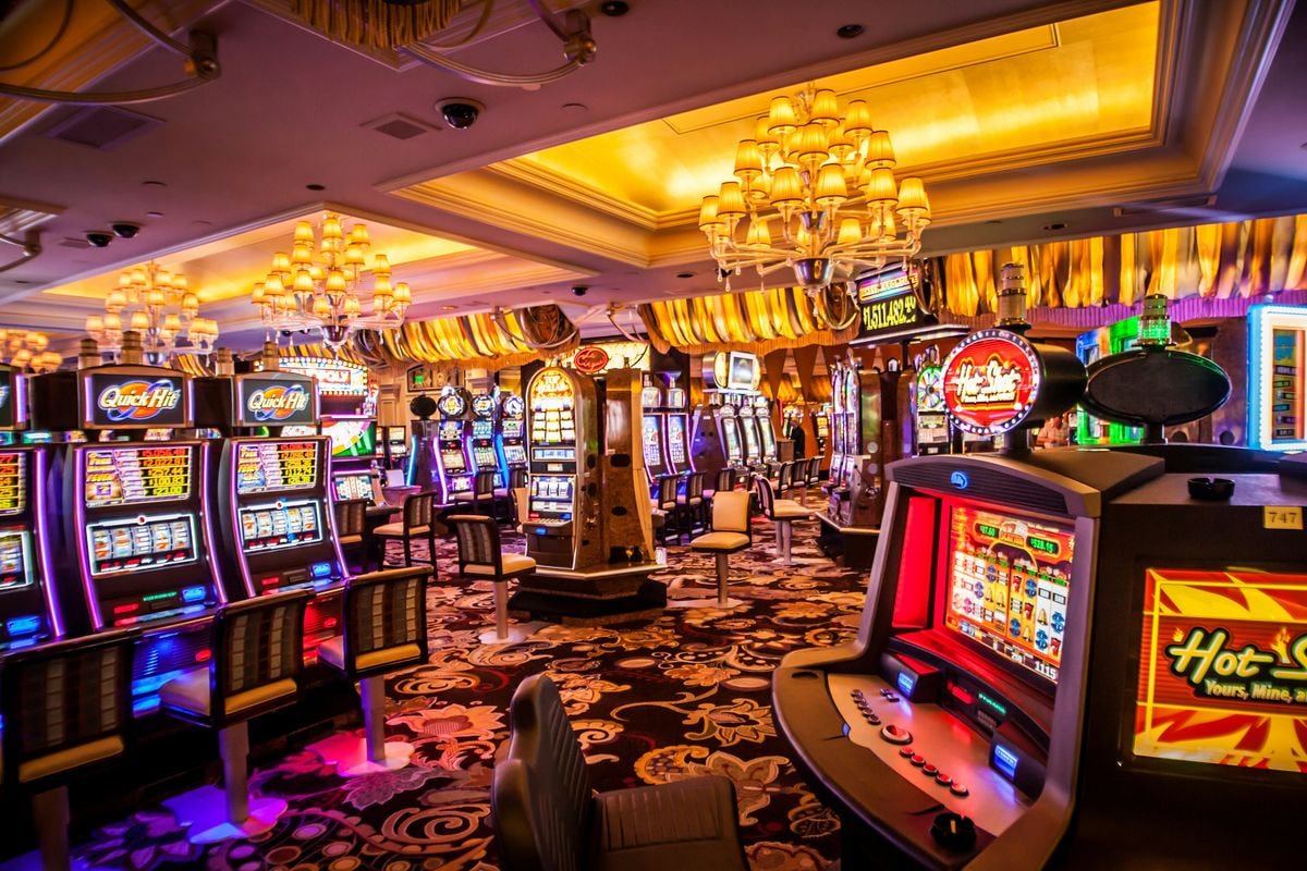 Bàn chơi live casino đẳng cấp với dealer chuyên nghiệp